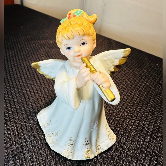Vintage Lefton Angel Playing Flute - Picture 4 of 6